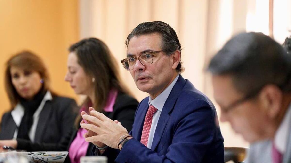 Gaviria: la salud colombiana vive su peor crisis en 30 años y necesita liquidar Nueva EPS
