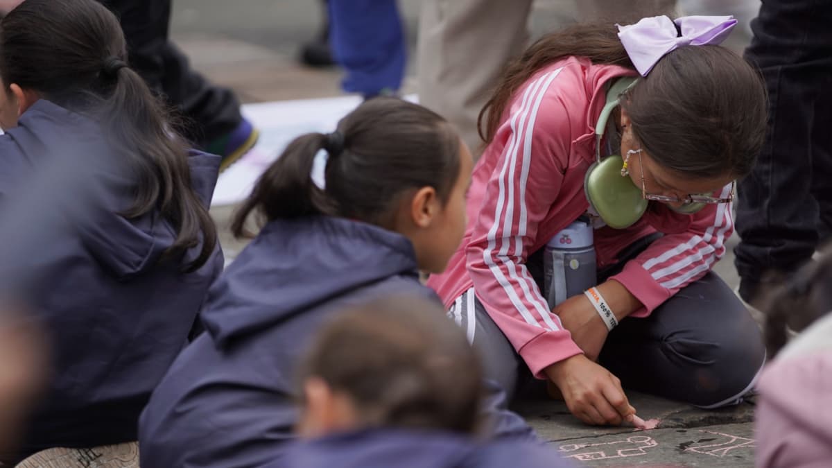 Candidatos presidenciales se comprometen con políticas para 14 millones de niños colombianos