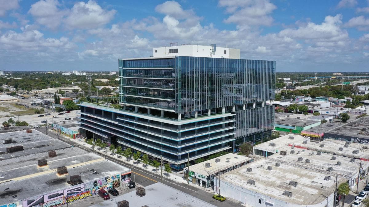 Tecnoglass cierra 2025 con ventas récord de 3,9 billones de pesos y proyecta expansión hasta 2027