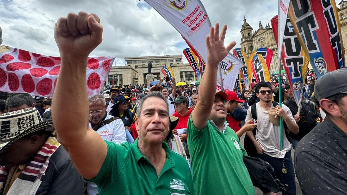 Gobierno recopila datos de docentes que participaron en paro nacional de abril