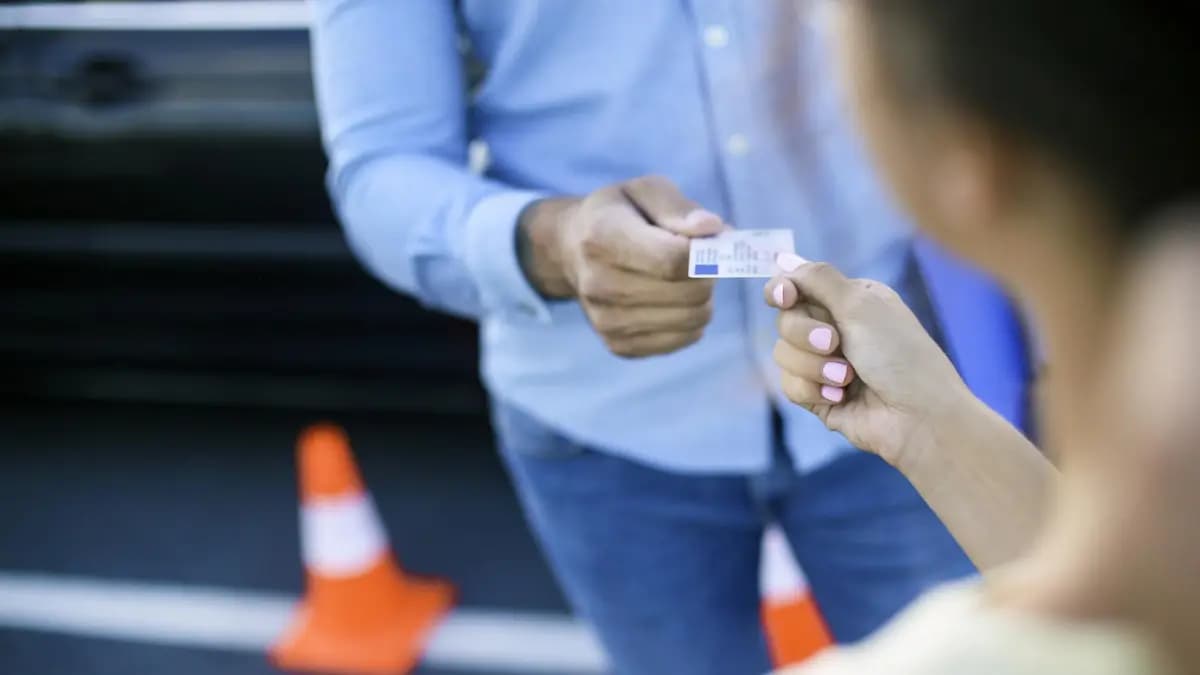 En Colombia no hay límite de edad para conducir: todo depende de evaluaciones médicas