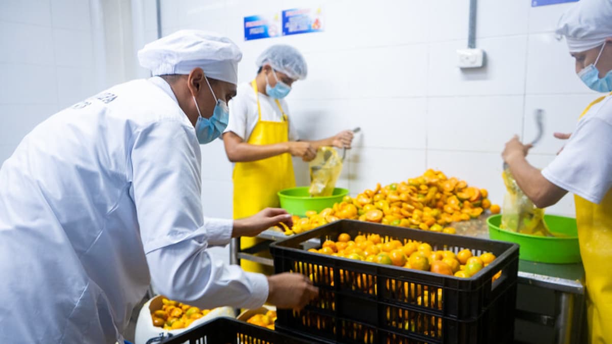 Empresas colombianas frenan aumentos salariales ante subida del 23% del mínimo