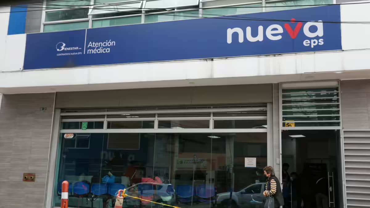 Madre denuncia que Nueva EPS retiene nebulizador vital para su hijo con fibrosis quística en Santander