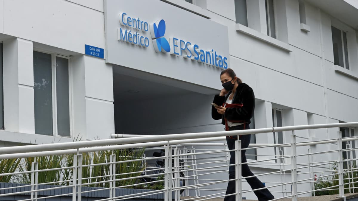 Cruz Verde se retira de EPS Sanitas: medicamentos del plan básico dejarán de entregarse en octubre de 2026