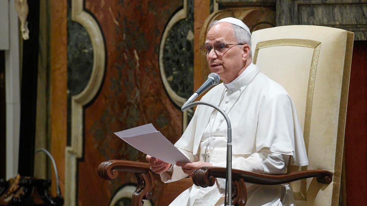 Papa León XIV pide paz tras bombardeos en Irán: "La guerra otra vez"