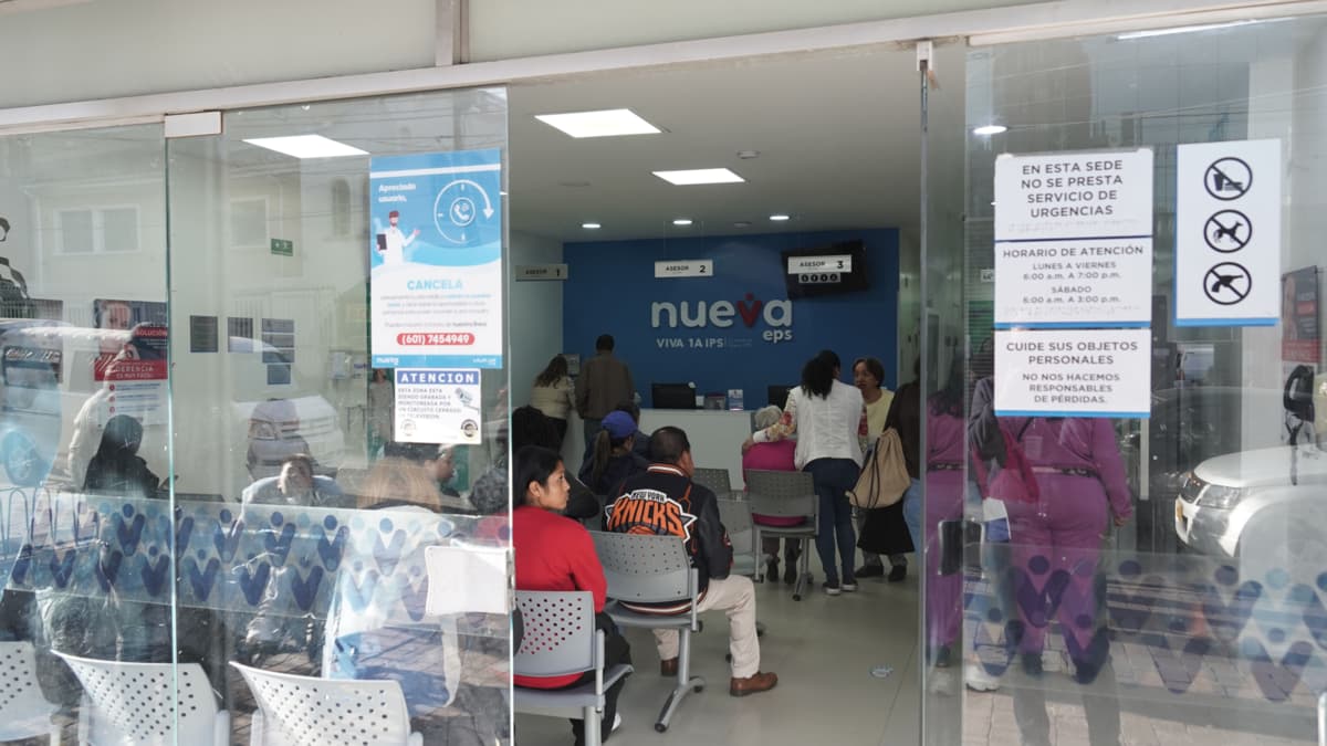 Liquidación de 7 EPS: millones de afiliados sin claridad sobre dónde irán, mientras Nueva EPS enfrenta crisis