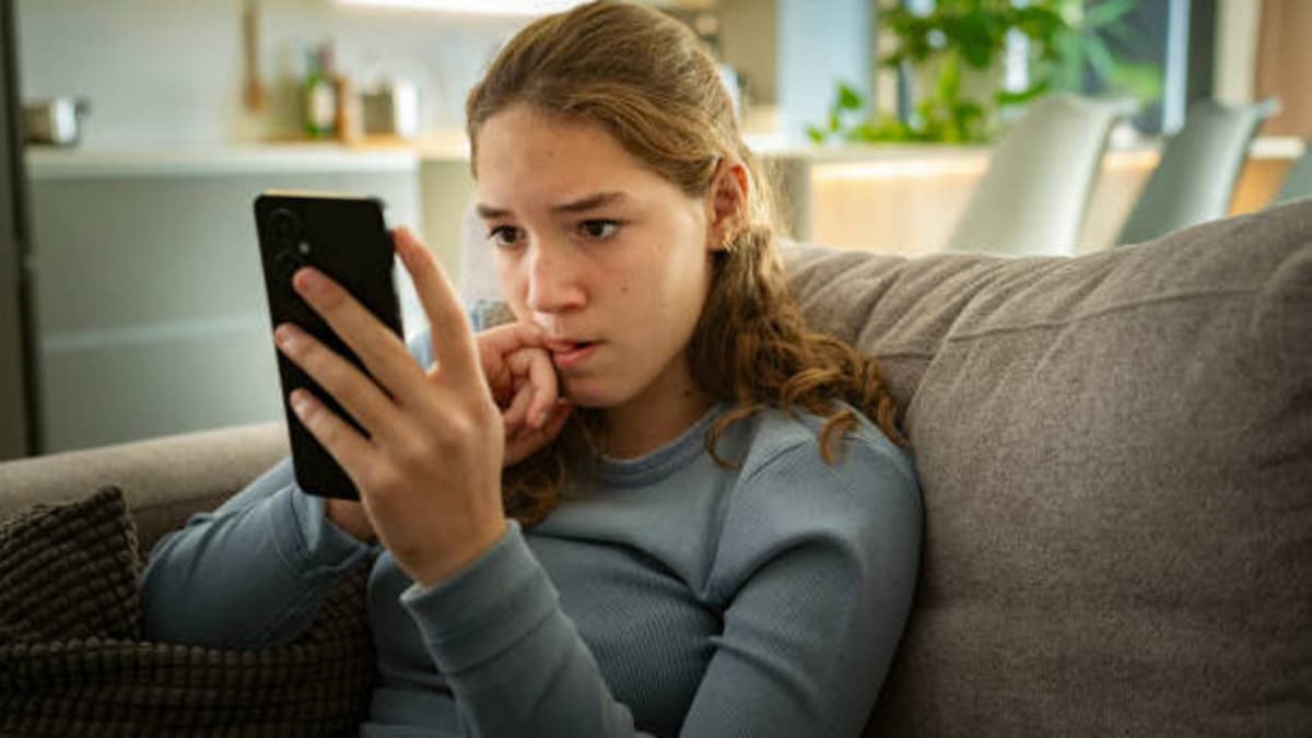 Redes sociales están creando una generación deprimida, alerta informe mundial de felicidad