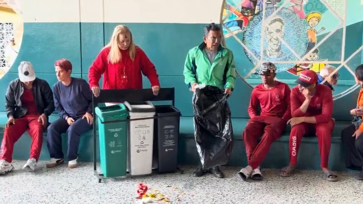 Jóvenes habitantes de calle se capacitan para limpiar Bogotá y convertirse en guardianes del espacio público