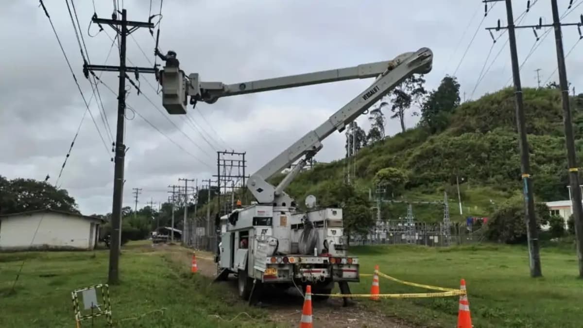 Nuevo atentado dinamita torres eléctricas en Cajibío y deja en riesgo el servicio en 13 municipios del Cauca
