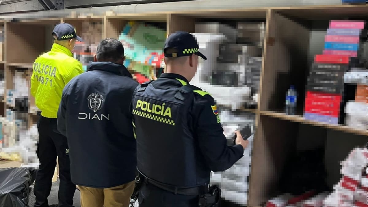 Autoridades desmantelan operación de contrabando tecnológico en Bogotá: incautan más de 6 mil millones de pesos