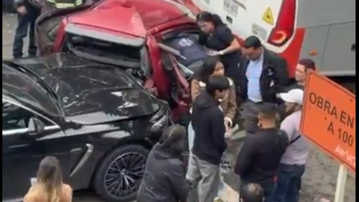 Accidente múltiple en el norte de Bogotá: rescatan a persona atrapada en vehículo