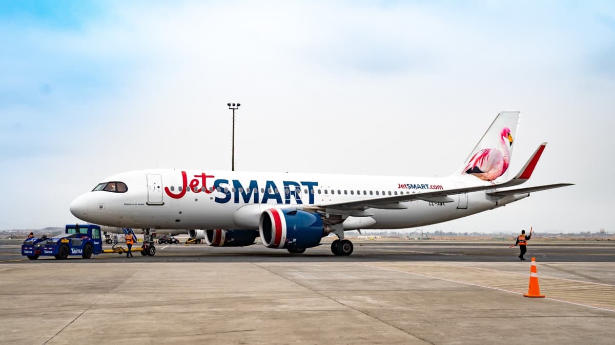 JetSmart frena expansión en Colombia por falta de horarios en El Dorado