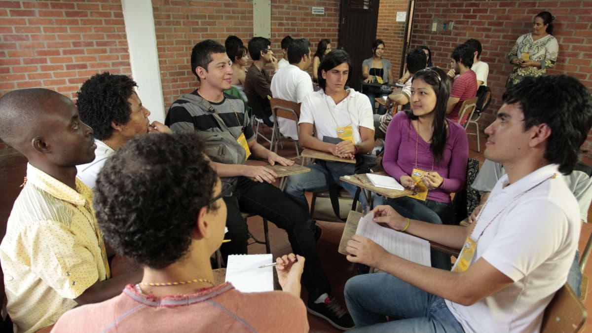 Millones de jóvenes colombianos enfrentan pobreza, depresión y desempleo según análisis de la ONU