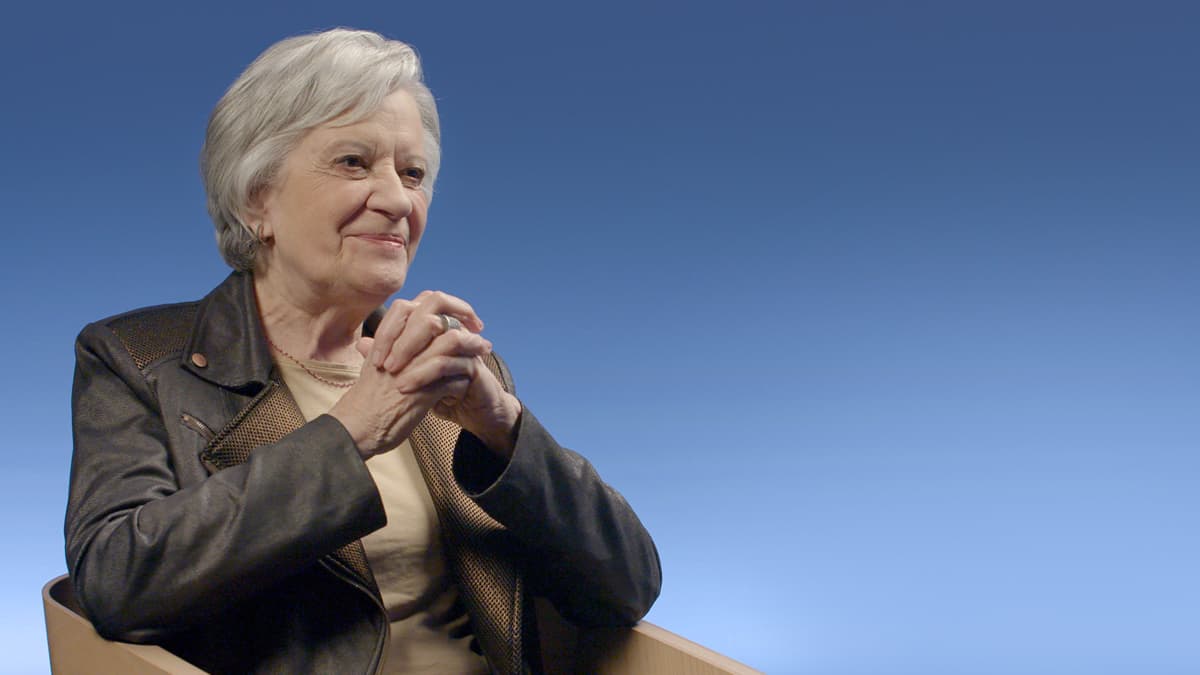 Filósofa alerta: hemos pervertido la democracia con individualismo sin límites