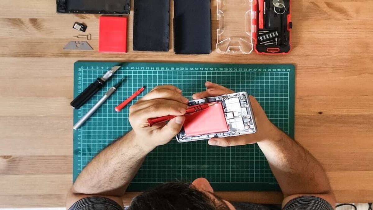 Reparar o comprar: la batalla silenciosa por quién controla tus dispositivos