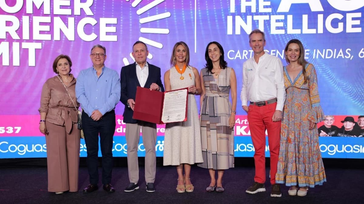 El Senado condecora a la industria BPO mientras se reúnen en Cartagena para debatir sobre inteligencia artificial