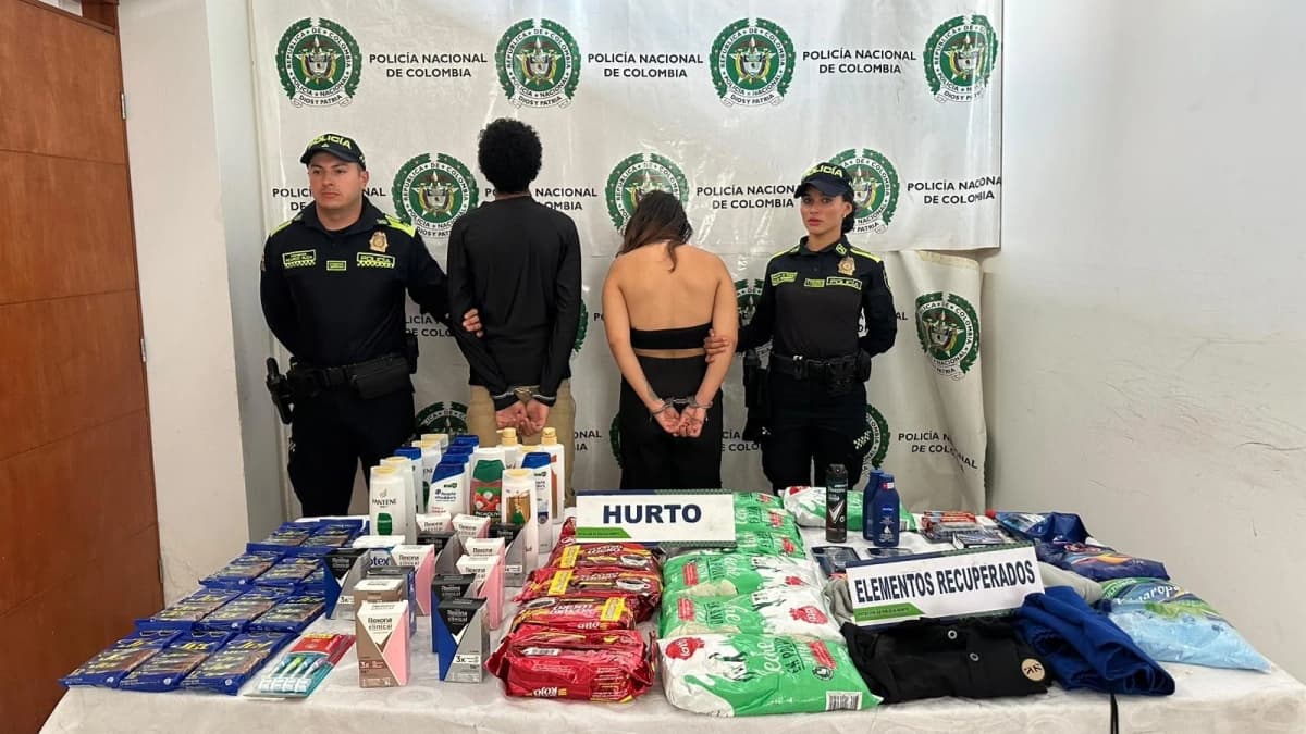 Capturan a dos personas por hurtos sistemáticos en tienda D1 de Bucaramanga