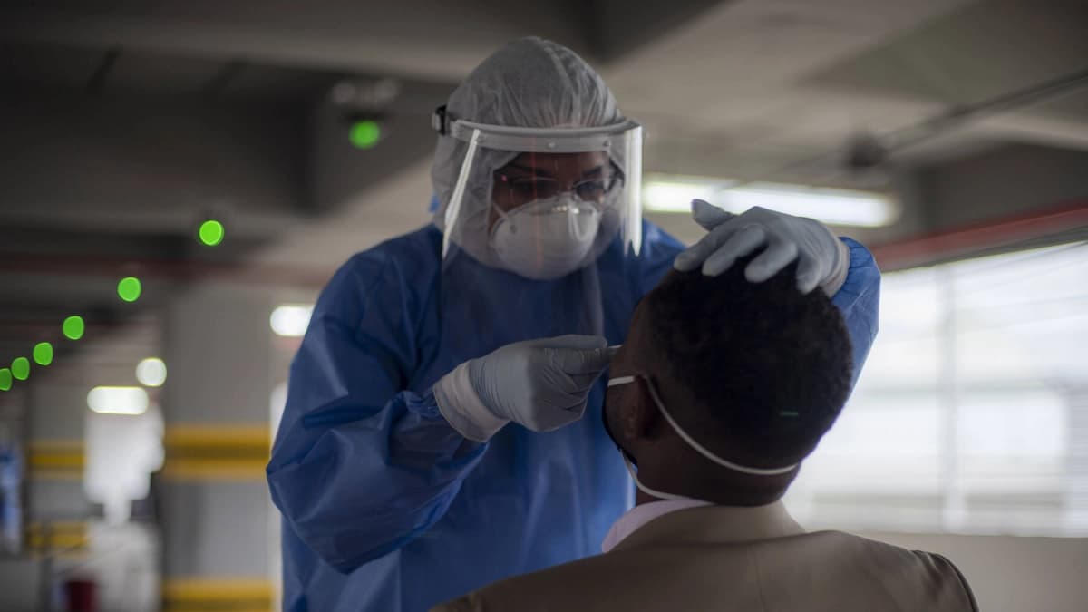 Expertos advierten: el verdadero riesgo de pandemia viene de virus respiratorios, no del ébola