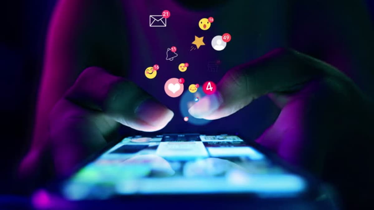Internet promete libertad, pero te atrapa: cómo los algoritmos controlan tus decisiones