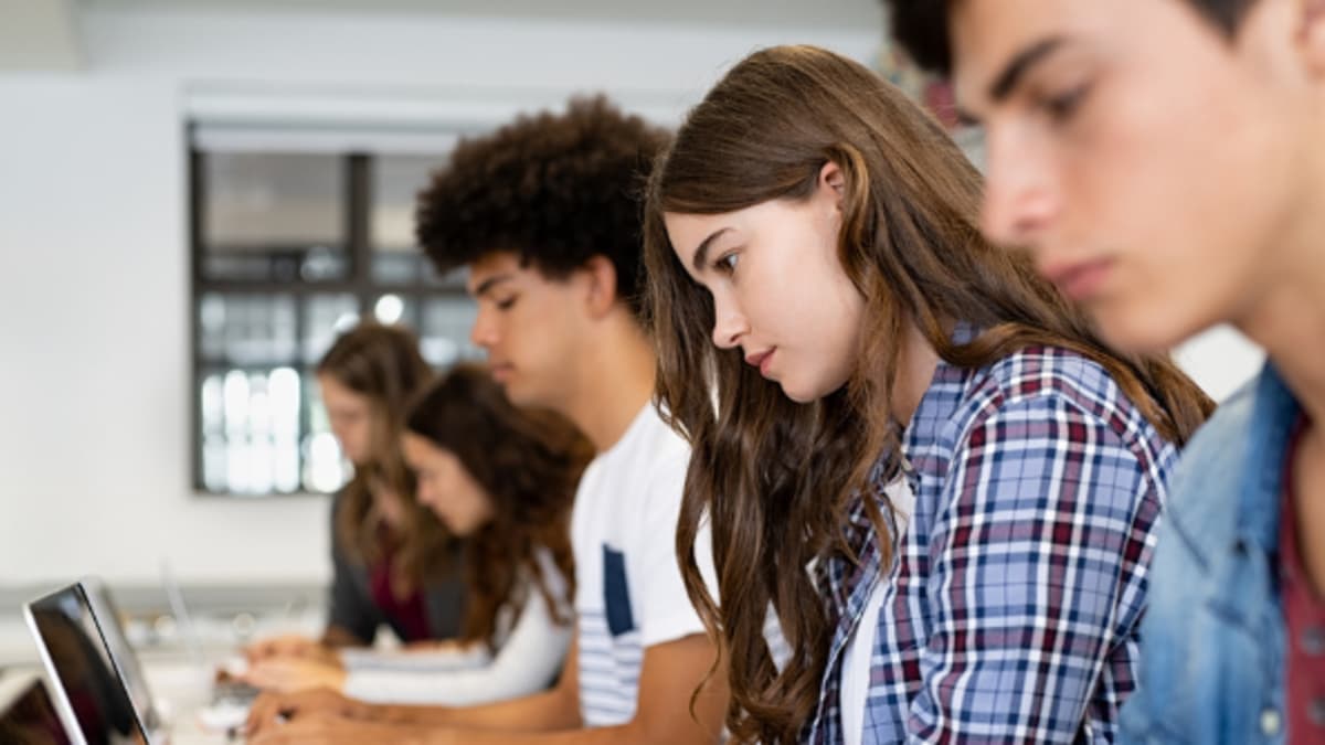 100 becas de doctorado para profesionales en regiones: la apuesta contra la concentración del conocimiento en Bogotá