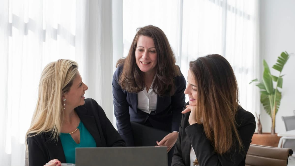Plurall invertirá 8,2 millones de dólares en microcréditos para madres emprendedoras durante 2026