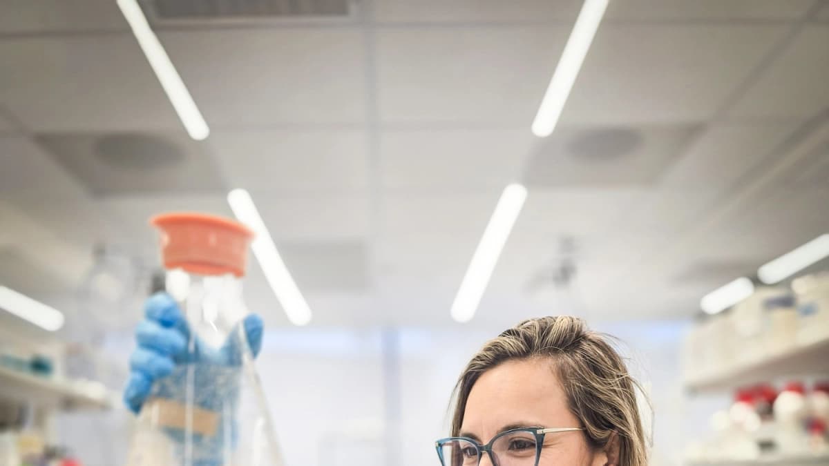 Ingeniera colombiana revoluciona producción de cacao en laboratorio y gana premio internacional de innovación