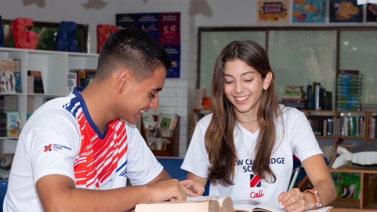 Gobierno elimina cobro de inscripción y grado en universidades públicas para jóvenes de bajos recursos