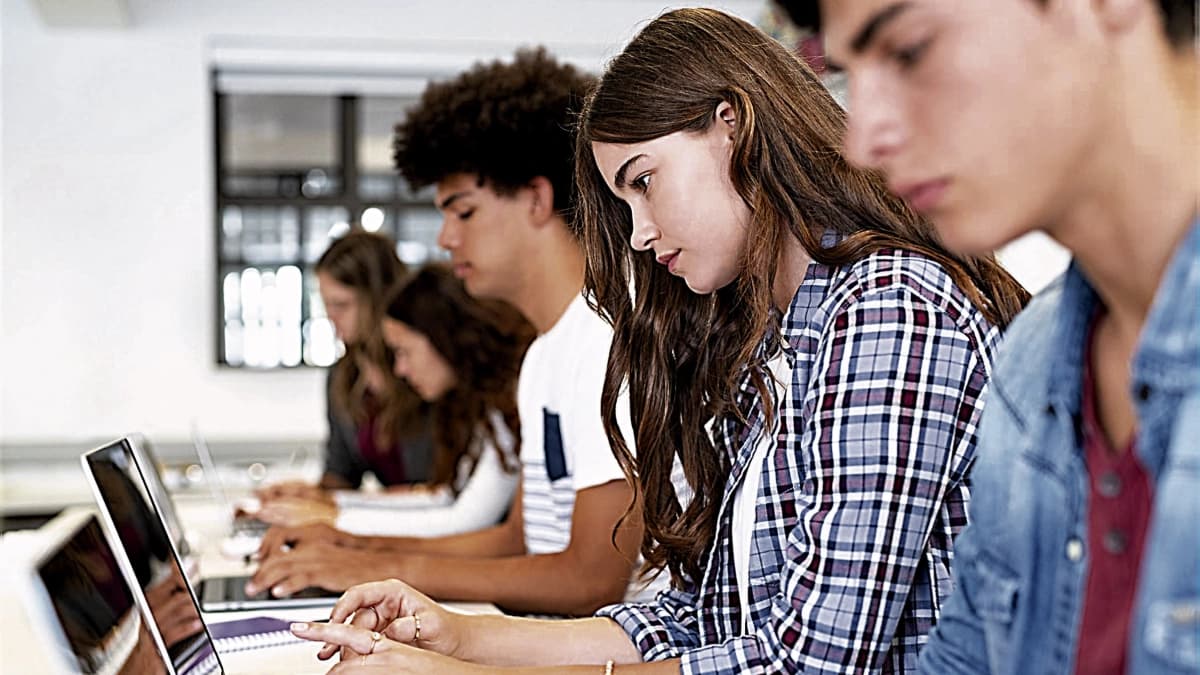 Internet y redes sociales: herramientas clave para el aprendizaje y desarrollo de los adolescentes
