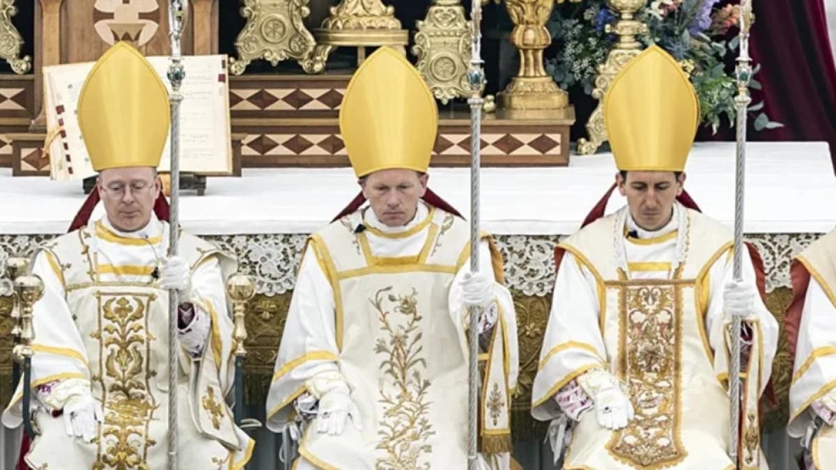 Vaticano confirma excomunión de seis obispos por ordenaciones no autorizadas