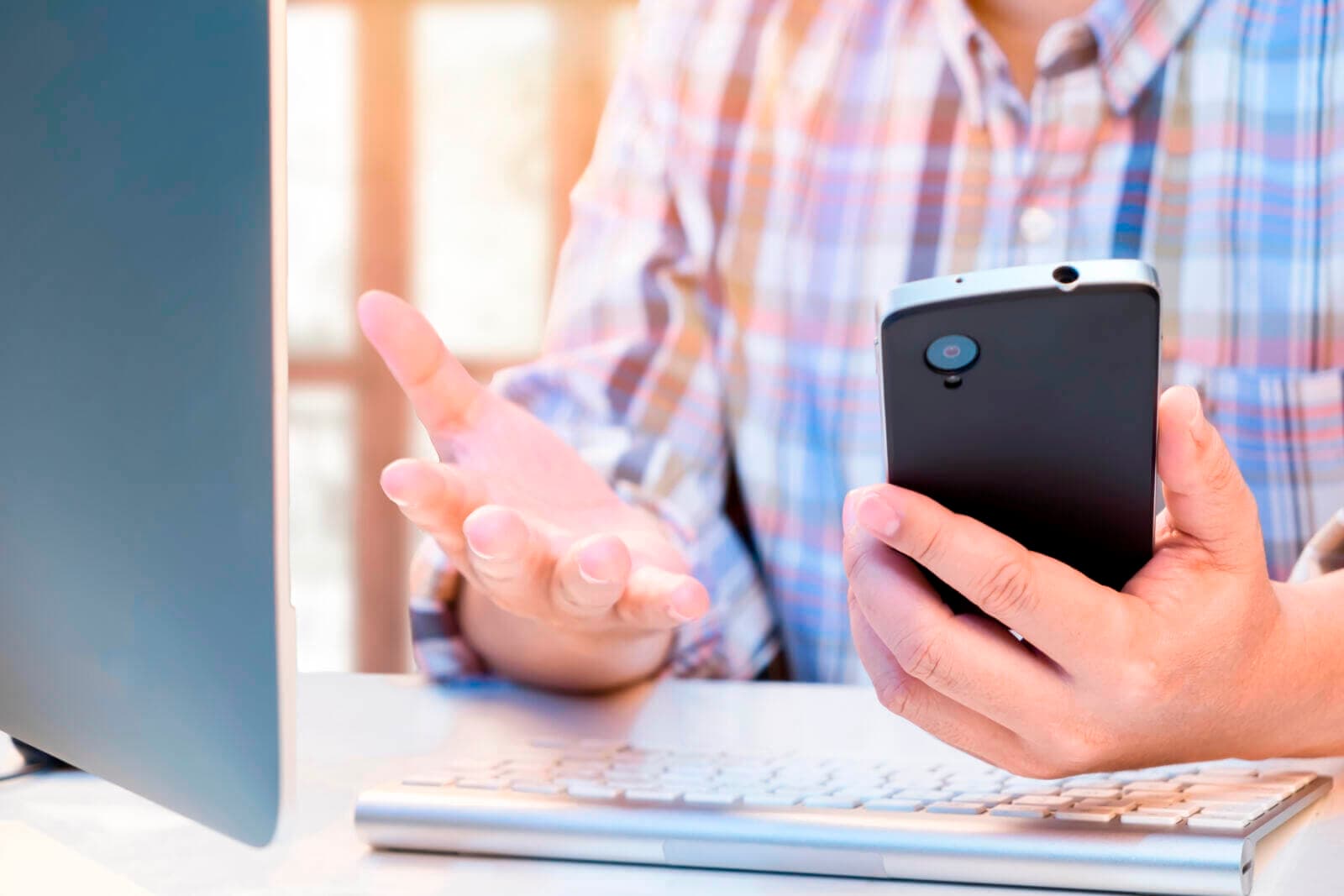 La CRC reduce drásticamente tarifas móviles y permite cancelar servicios por chatbot