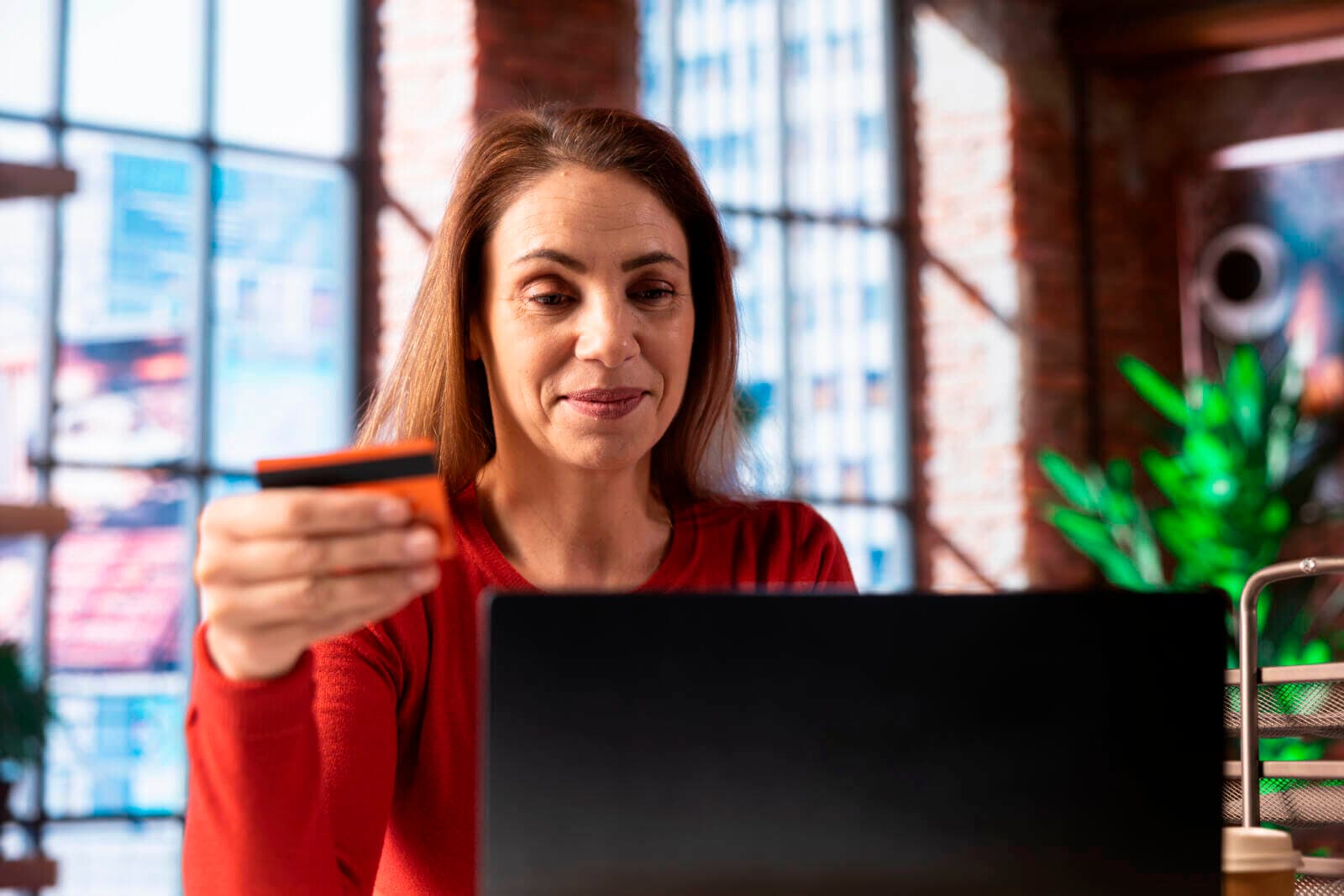 Un millón de créditos digitales: cómo las Fintech cierran la brecha financiera de las mujeres en Colombia