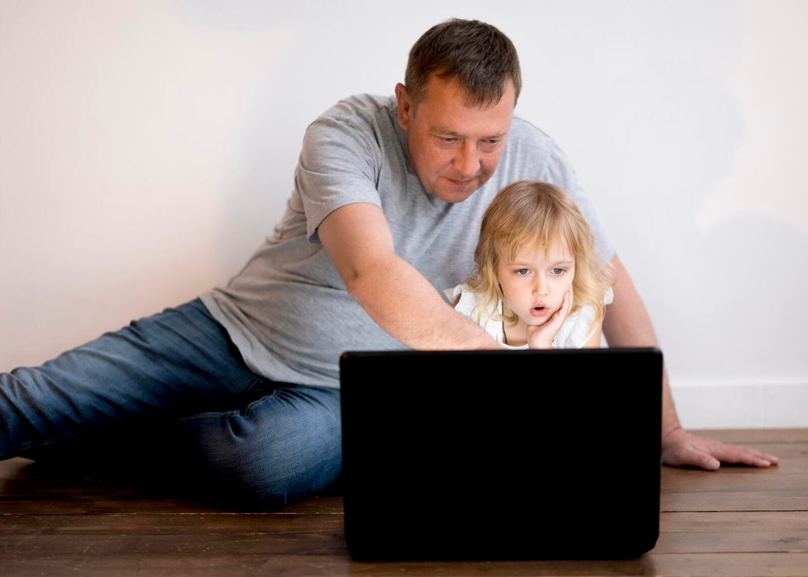 Colombia sanciona ley para proteger menores en Internet, pero enfrenta brechas que podrían dejar a los más vulnerables sin defensa