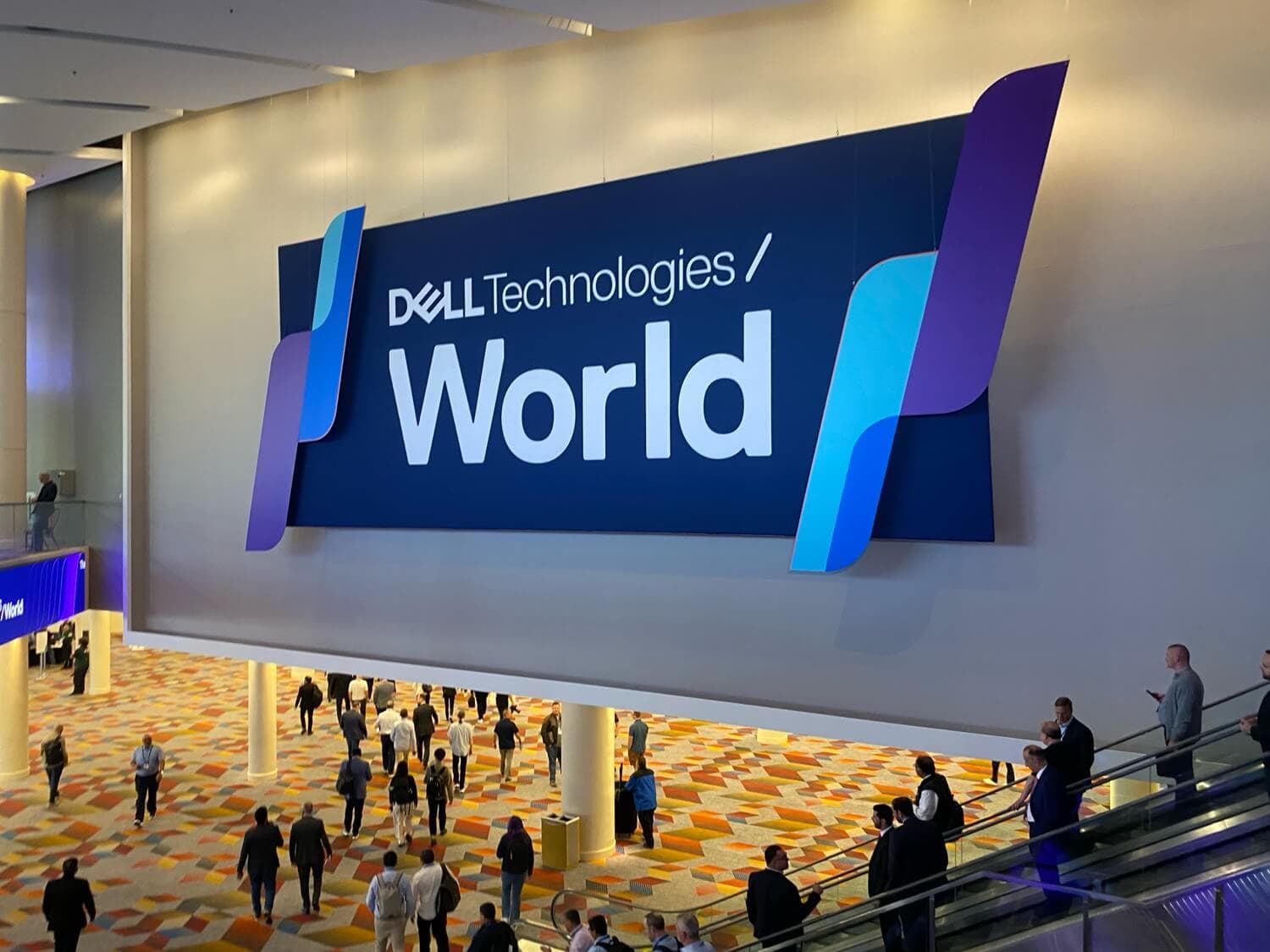 Dell apuesta por "democratizar" la IA: de la nube privada a máquinas propias en tu oficina