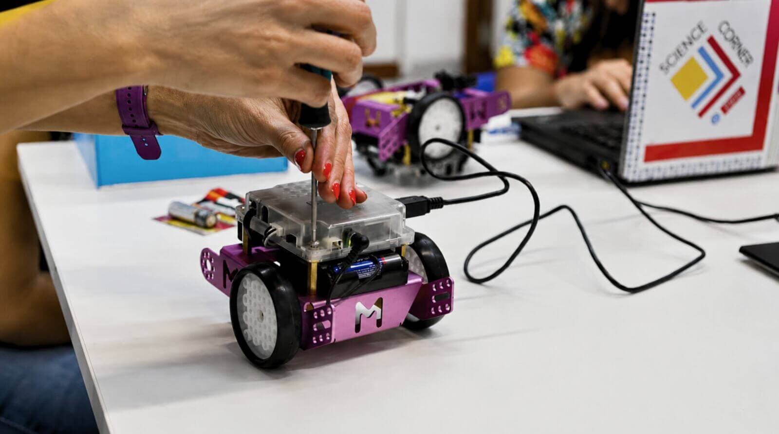 GlobalLogic y Chicas Programadoras lanzan clubes gratis de programación para niñas en Colombia