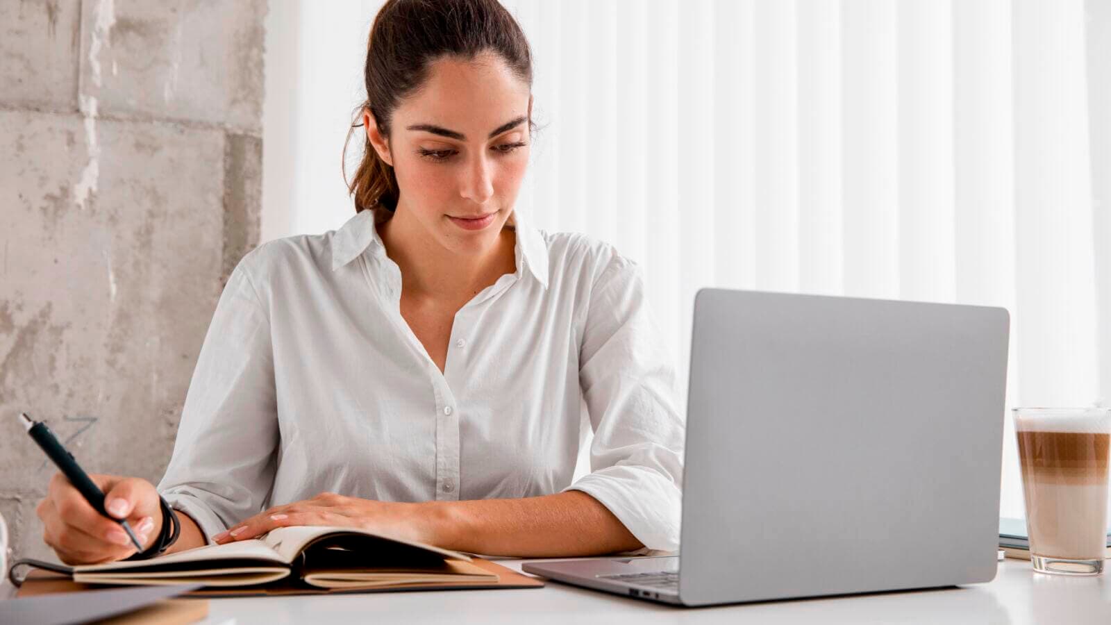 El Sena abre cursos gratis de programación y ciberseguridad para cerrar la brecha de mujeres en tech