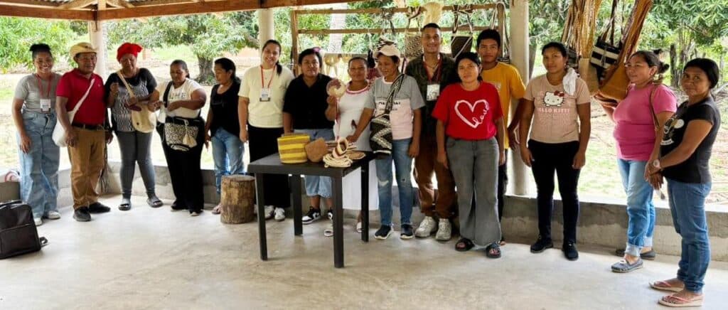 Wiwa y Wayuu tejen futuro: fortalecen sus oficios ancestrales en La Guajira