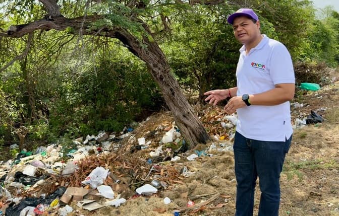 Riohacha limpia punto crítico en vía a Maicao con participación de más de 100 personas