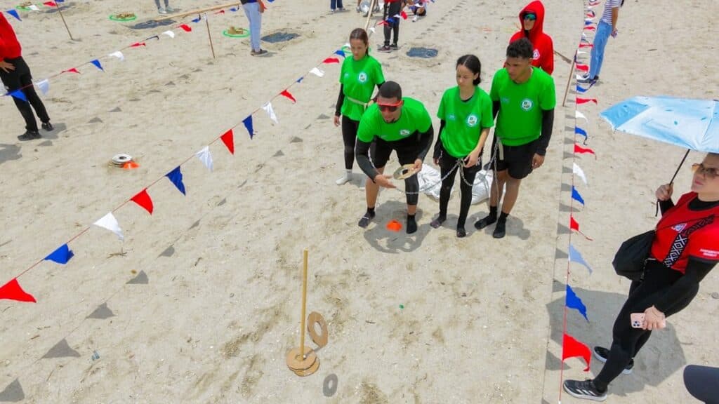 La Guajira reúne a 60 jóvenes en primer desafío recreativo departamental en las playas de Riohacha