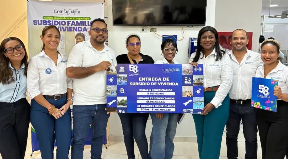 Comfaguajira entrega subsidios de vivienda y apoyos a cesantes en su aniversario 58