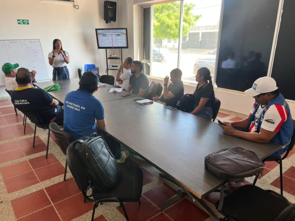 CorpoGuajira lleva el Comparendo Ambiental a 14 municipios para limpiar La Guajira