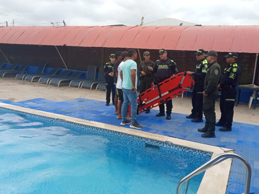 Policía intensifica inspecciones en piscinas de Maicao para garantizar seguridad de visitantes