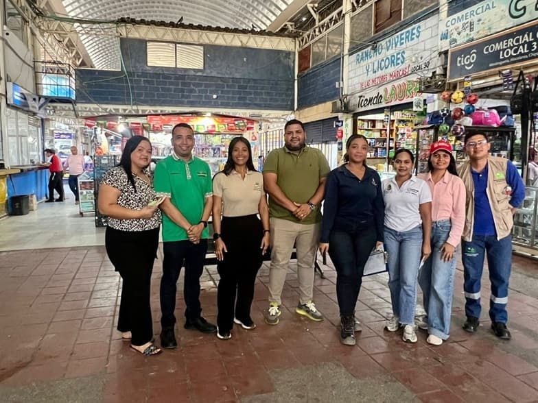 Maicao avanza en cultura ambiental con comerciantes y recicladores