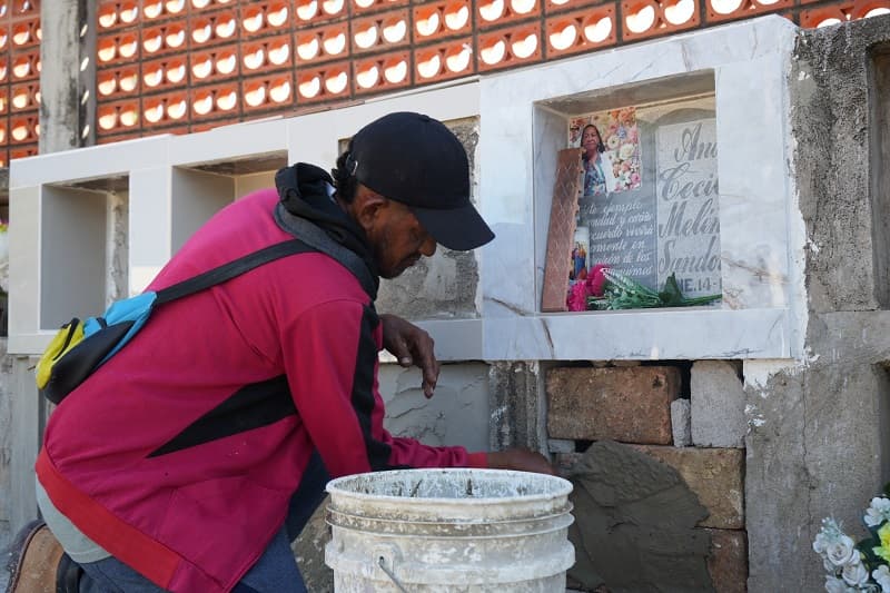 Juan Bautista: el hombre que entierra a los muertos y busca a los desaparecidos en La Guajira