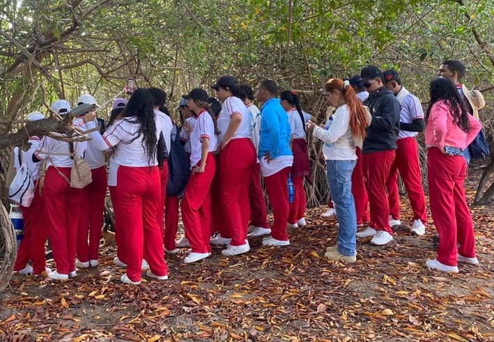 CorpoGuajira lleva a estudiantes a descubrir la riqueza del delta del Ranchería