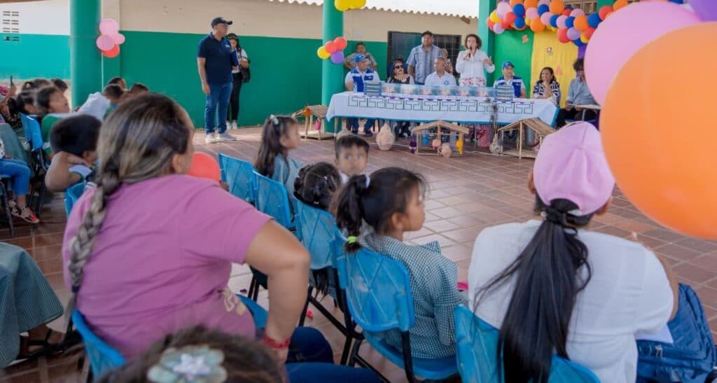 Mil estudiantes indígenas de La Guajira reciben tabletas para transformar su educación