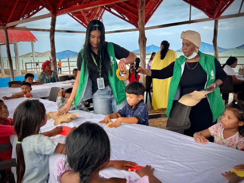 Niños wayuu descubren en Manaure el legado ancestral de la sal marina