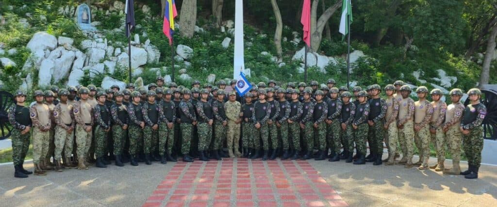 Dieciséis jóvenes guajiros se gradúan como socorristas militares del Ejército