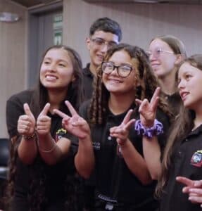 Silvestre Dangond dona instrumentos musicales a escuelas de Bogotá y Riohacha