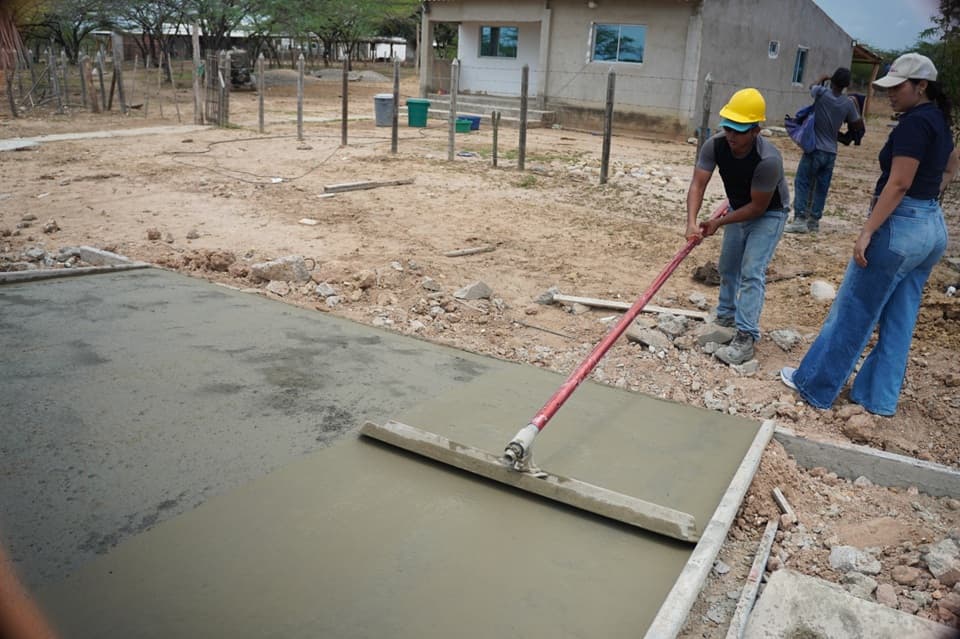 Gobernador verifica obras viales que transformarán la vida de 61 familias en Aremasain