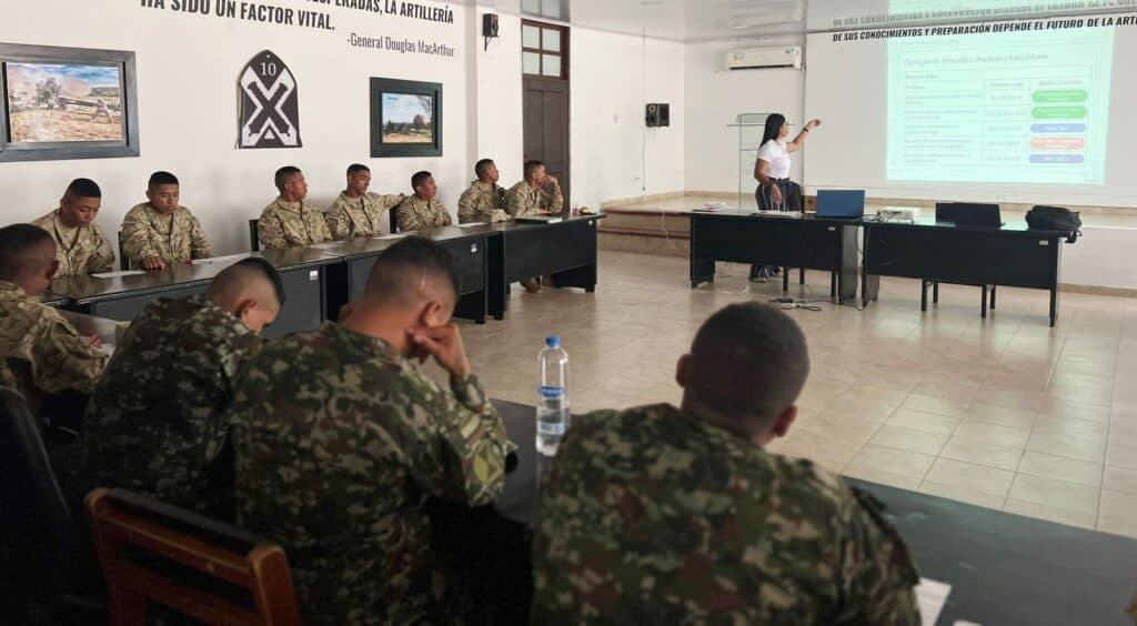Ejército recibe capacitación de CorpoGuajira para proteger ecosistemas de La Guajira